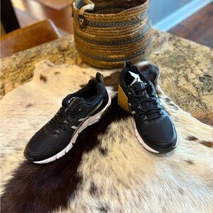 Women’s 10- NIB ASICS Gel Quantum 180